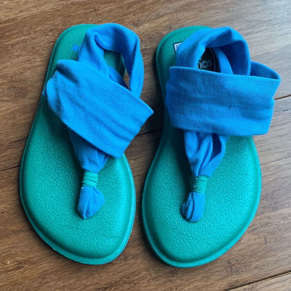 Sanuk sandals size 9-10